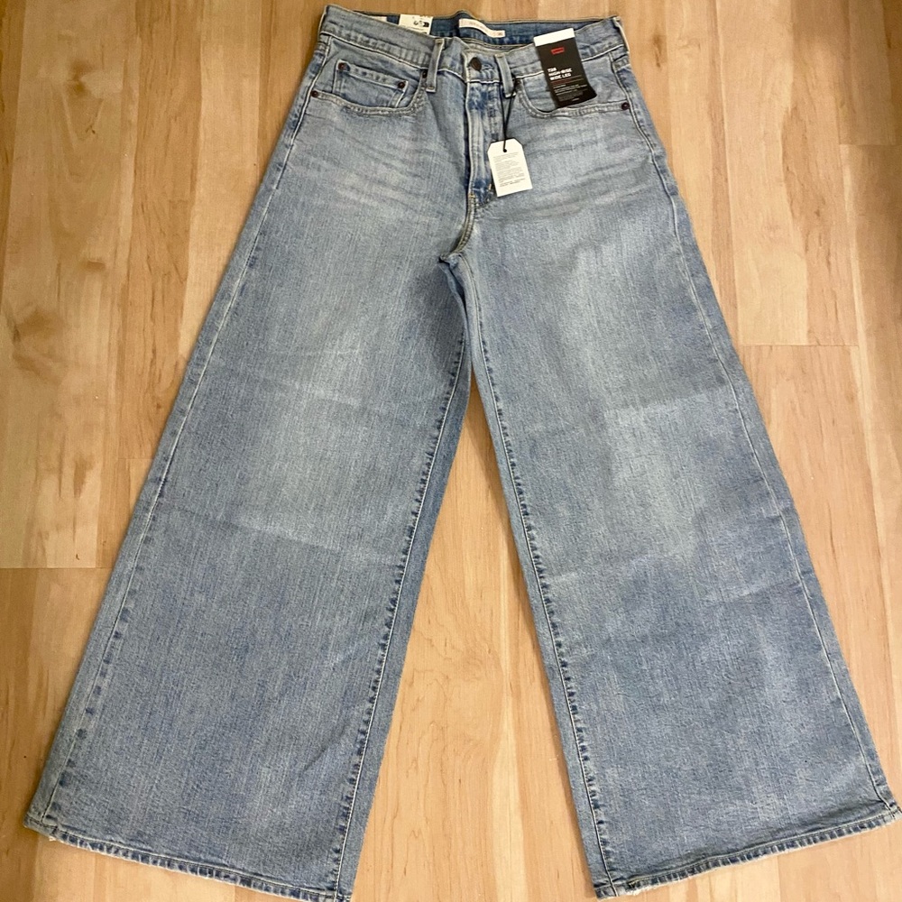 Levi’s Women's NWT Light Blue 728 Wide-Leg Jeans 30x30